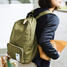 「買い物帰りも背負ってらくらく 小さくたためる ポケッタブルリュックの会（株式会社フェリシモ）」の商品画像