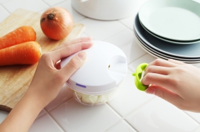 みじん切りがわずか8秒で完成！　ぶんぶんチョッパーの商品画像