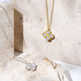 Lierrey クローバーネックレスの商品画像