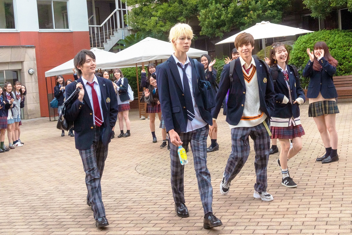 人気者の界と同級生3人の場面写真解禁＆劇中のレモンソーダがキリン