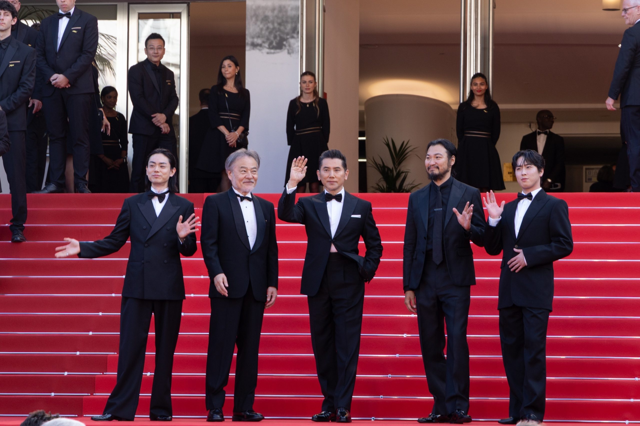 本木雅弘×菅田将暉×青木崇高×宮舘涼太×黒沢清監督 約1,000人総立ちの