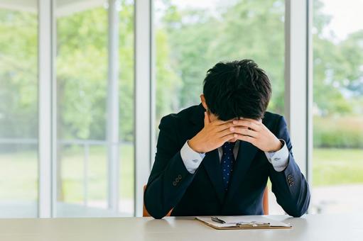 ストレスに悩む女性の写真