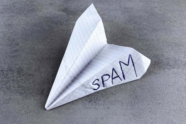 しつこくメールする　英語　迷惑メール　英語　sorry for spamming you