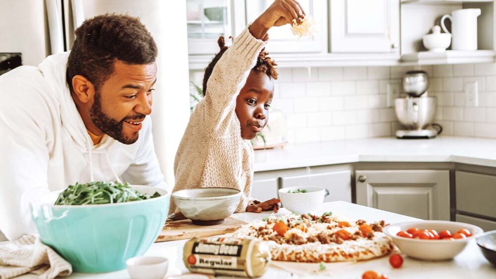 遠慮する　英語　hold back