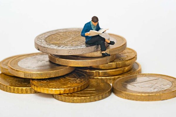 儲かる　英語　lucrative 意味