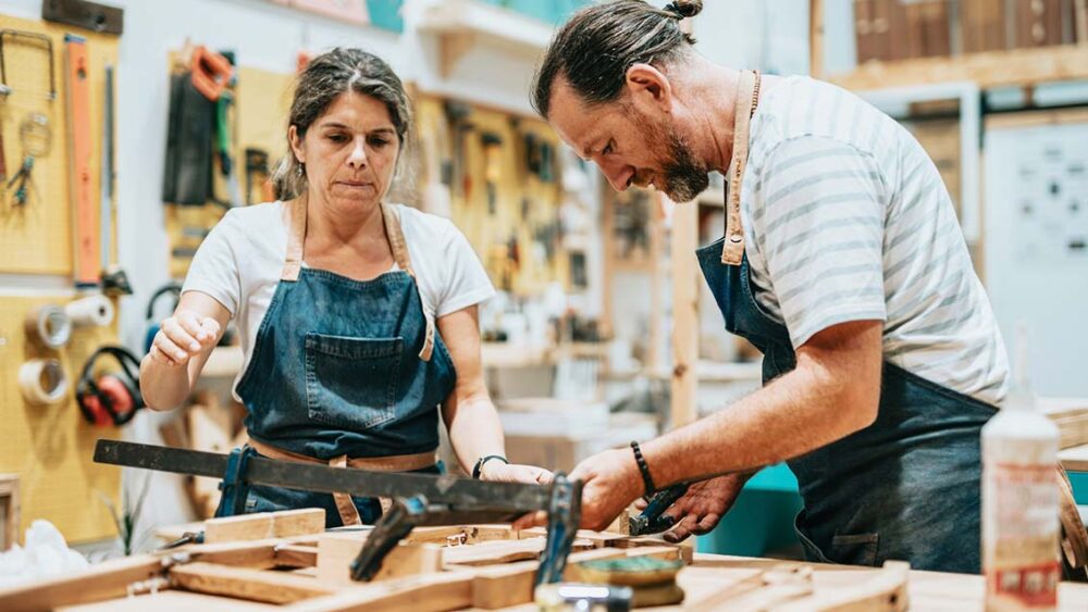 手に職をつける　英語 learn a trade