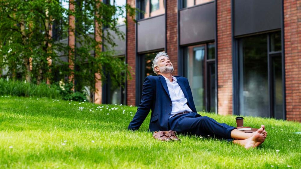 リラックス　空気を抜く　英語　unwind 意味