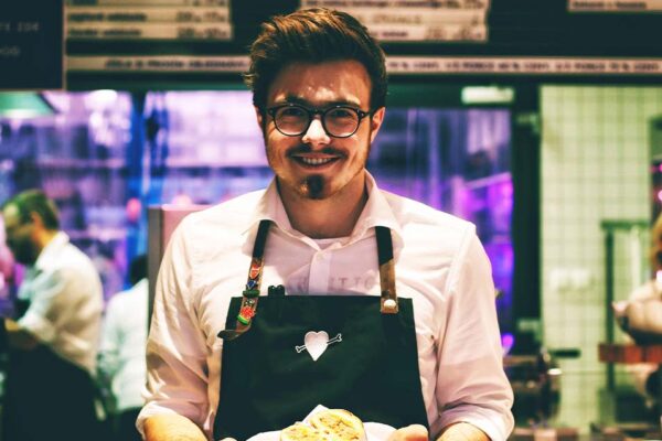 気配り　英語　attentive 意味