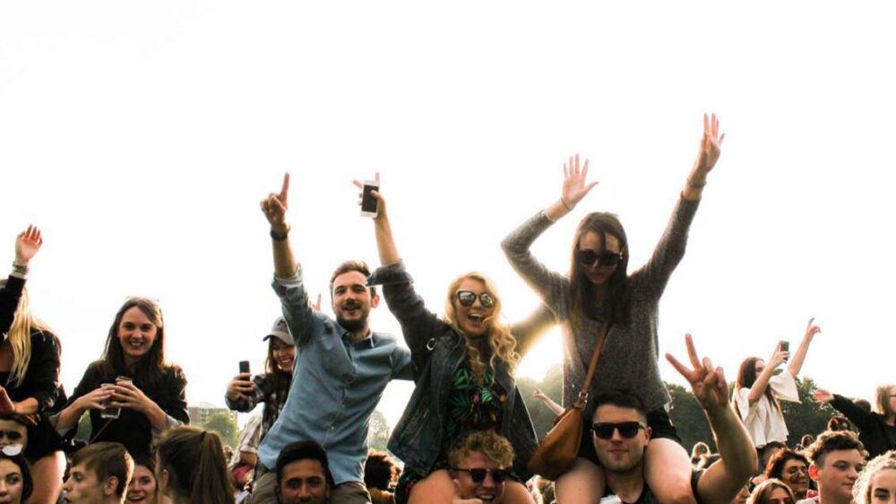 はしゃぎすぎた　英語　ハメを外す　英語　i partied too hard