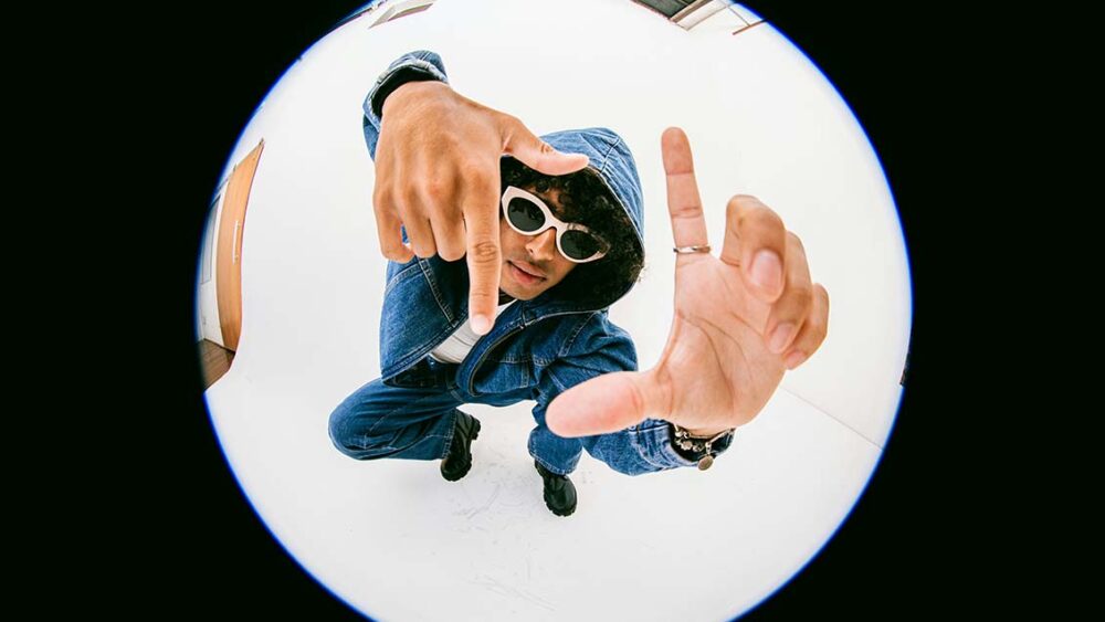 一周してかっこいい　英語　so lame it's cool 意味