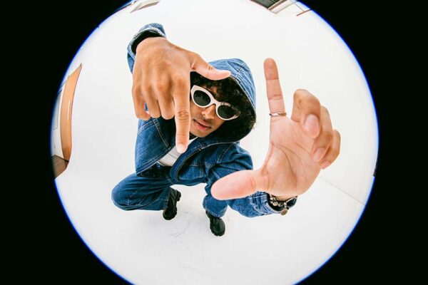 一周してかっこいい　英語　so lame it's cool 意味