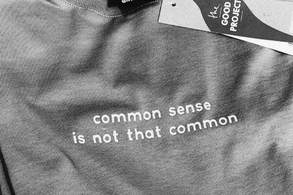 常識がない人が多い　英語　common sense is not that common 意味