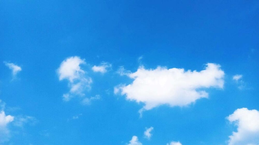 突然　思いがけず　英語　out of the blue 意味