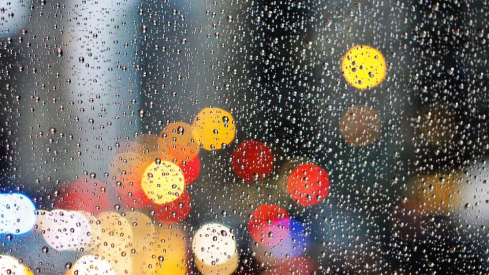 雨降りすぎじゃね？　英語　rain much? 意味