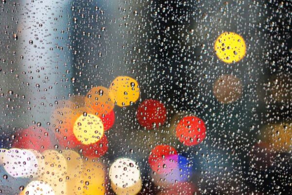 雨降りすぎじゃね？　英語　rain much? 意味