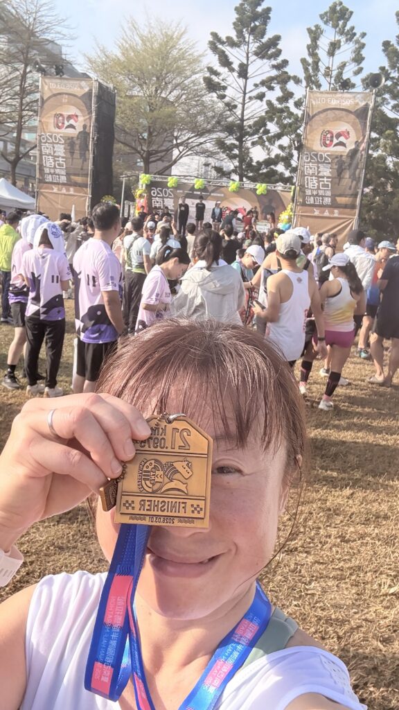 素人跑者 Lesley 靠精準飲食,用 135 分鐘就跑完人生首場 21K! 3 lesley 21k 2