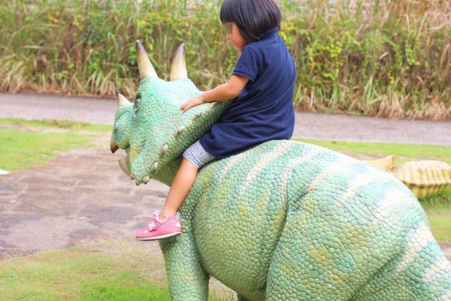 きょうりゅうに乗ろう!