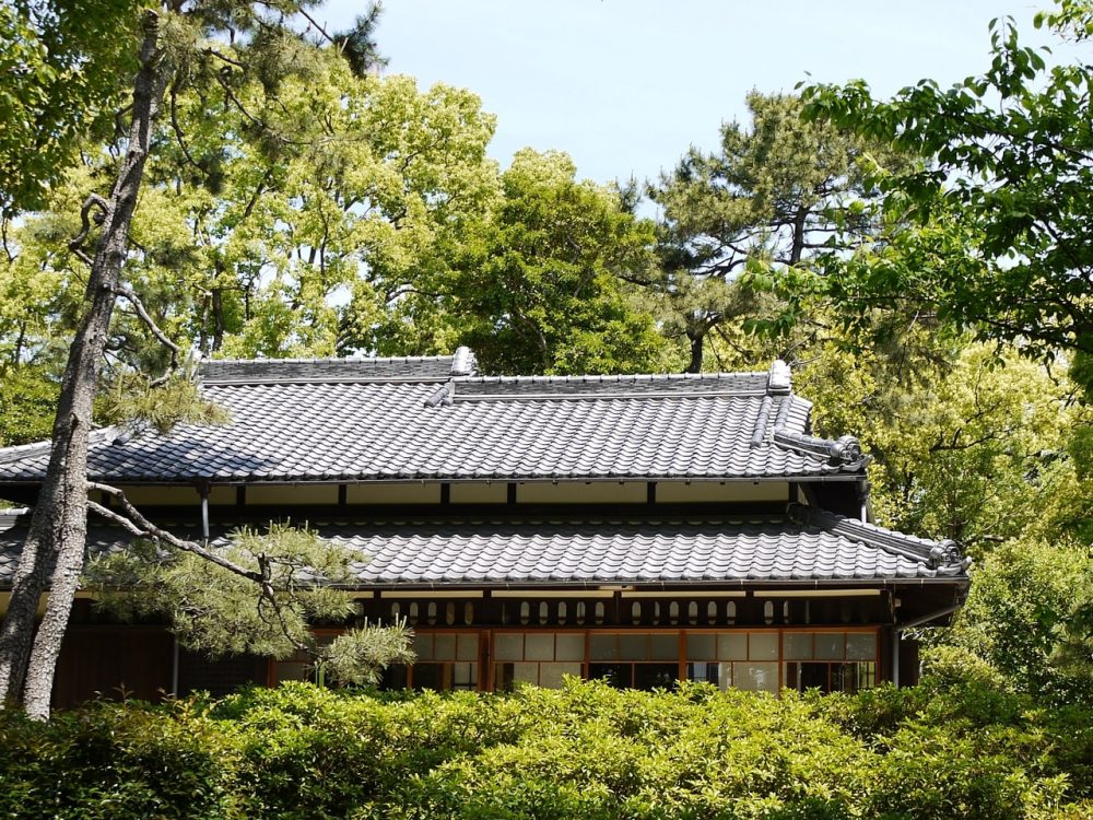 鶴々亭は現在も茶室として利用できるそう