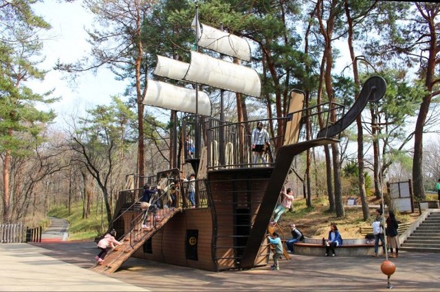 冒険コースの目印「げんきもりもり号」