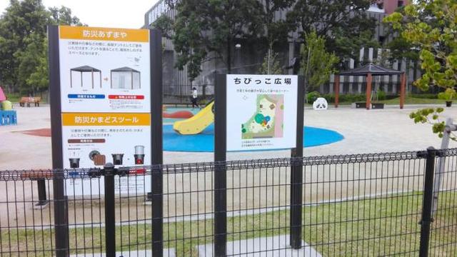 奥にかまどに変わるスツールがあります