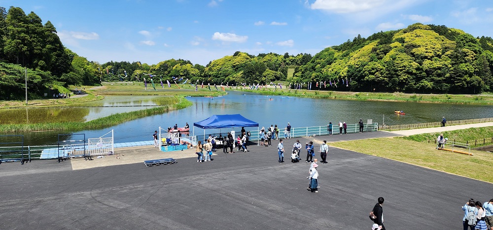 イベントの時などに行われる、橘関の水面を利用したアクティビティも人気です(令和5年5月3日こいのぼりまつり)