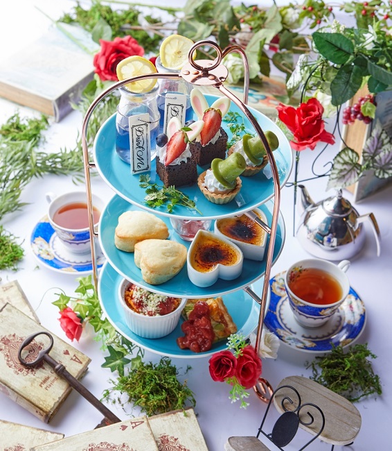 不思議の国のアリス♥️ハットうさぎのティータイム 小さなマッドハッター&三月ウサギがお出迎え！アリス気分でお茶会を