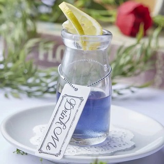 小さなマッドハッター&三月ウサギがお出迎え！アリス気分でお茶会を