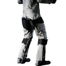 人, 屋外, 乗る, 男 が含まれている画像 自動的に生成された説明