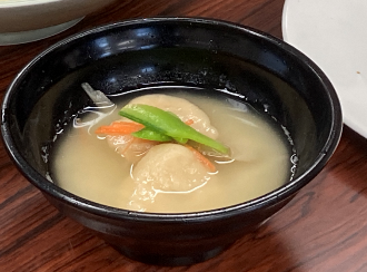 鍋の中のスープ 自動的に生成された説明