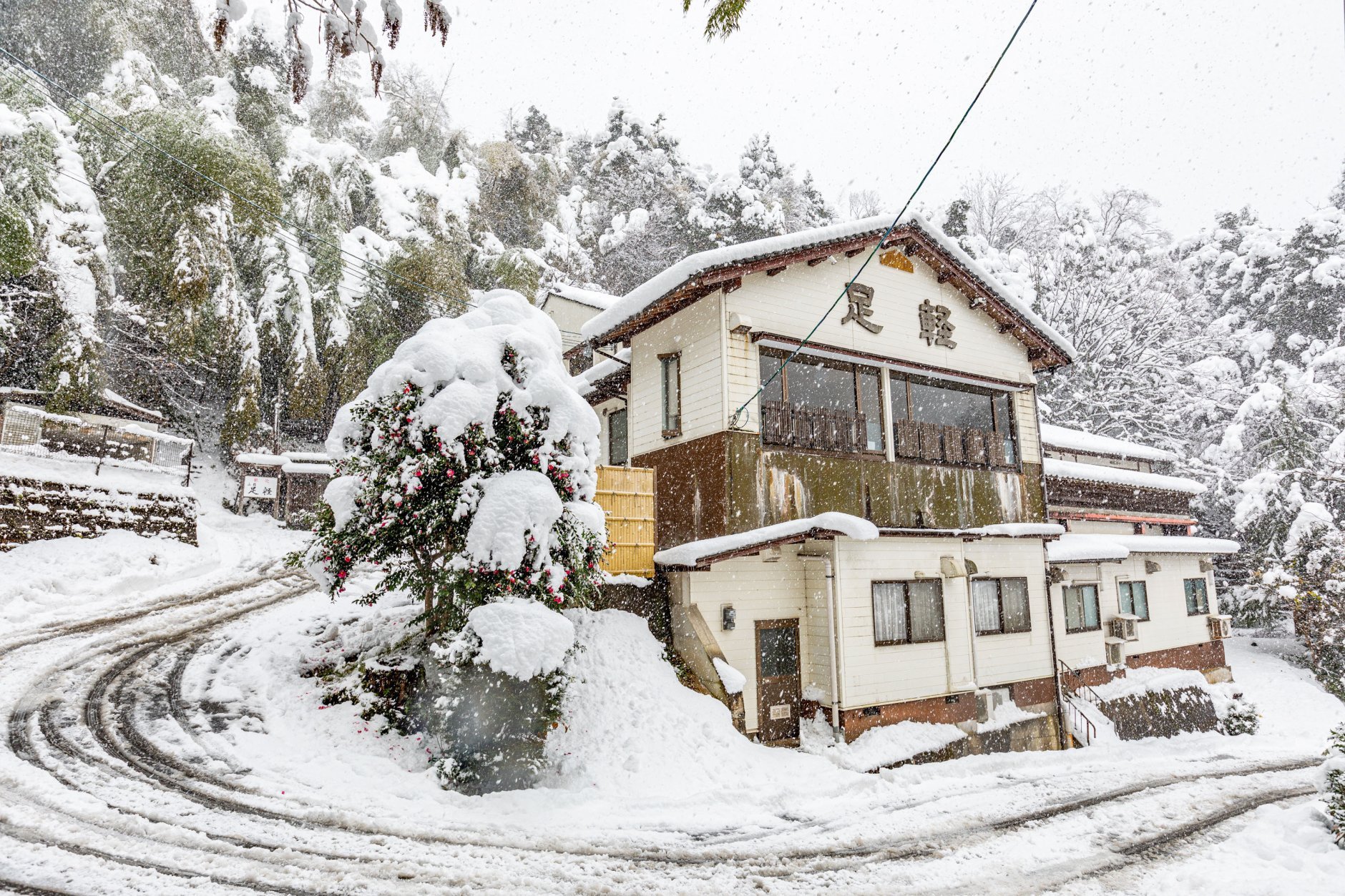 囲炉裏で焼いた魚介が絶品。城崎温泉の「山荘足軽旅館」を引き継ぎませんか?