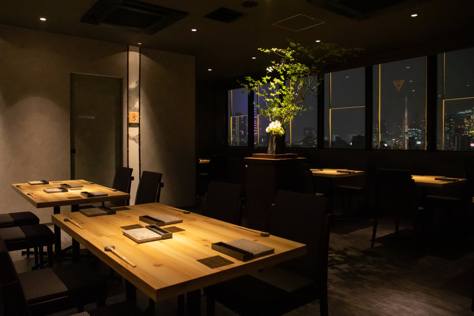 東京・六本木の駅前にある東京タワーを一望できる割烹料理屋「…
