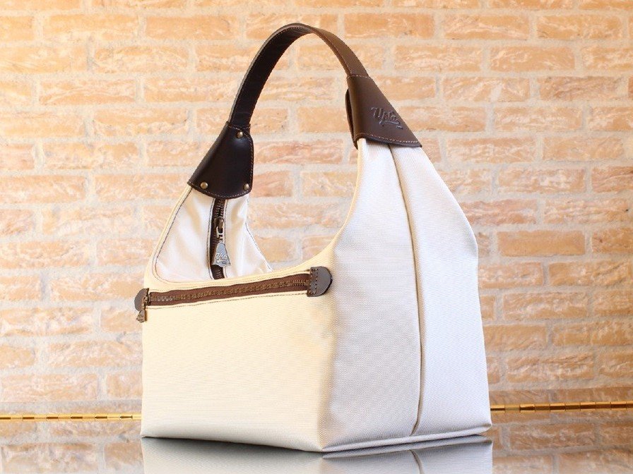 削ぎ落とす美学から生まれた「UPLA Japan」。業界歴40年以上の…