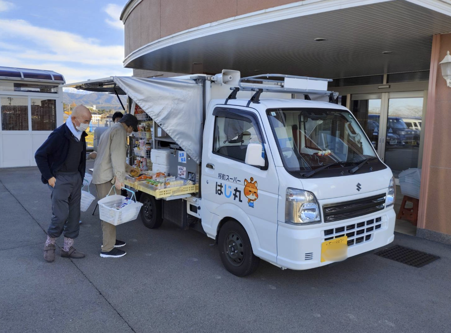 石川県3市を巡り、地域住民の生活を支える「移動スーパーはじ丸…