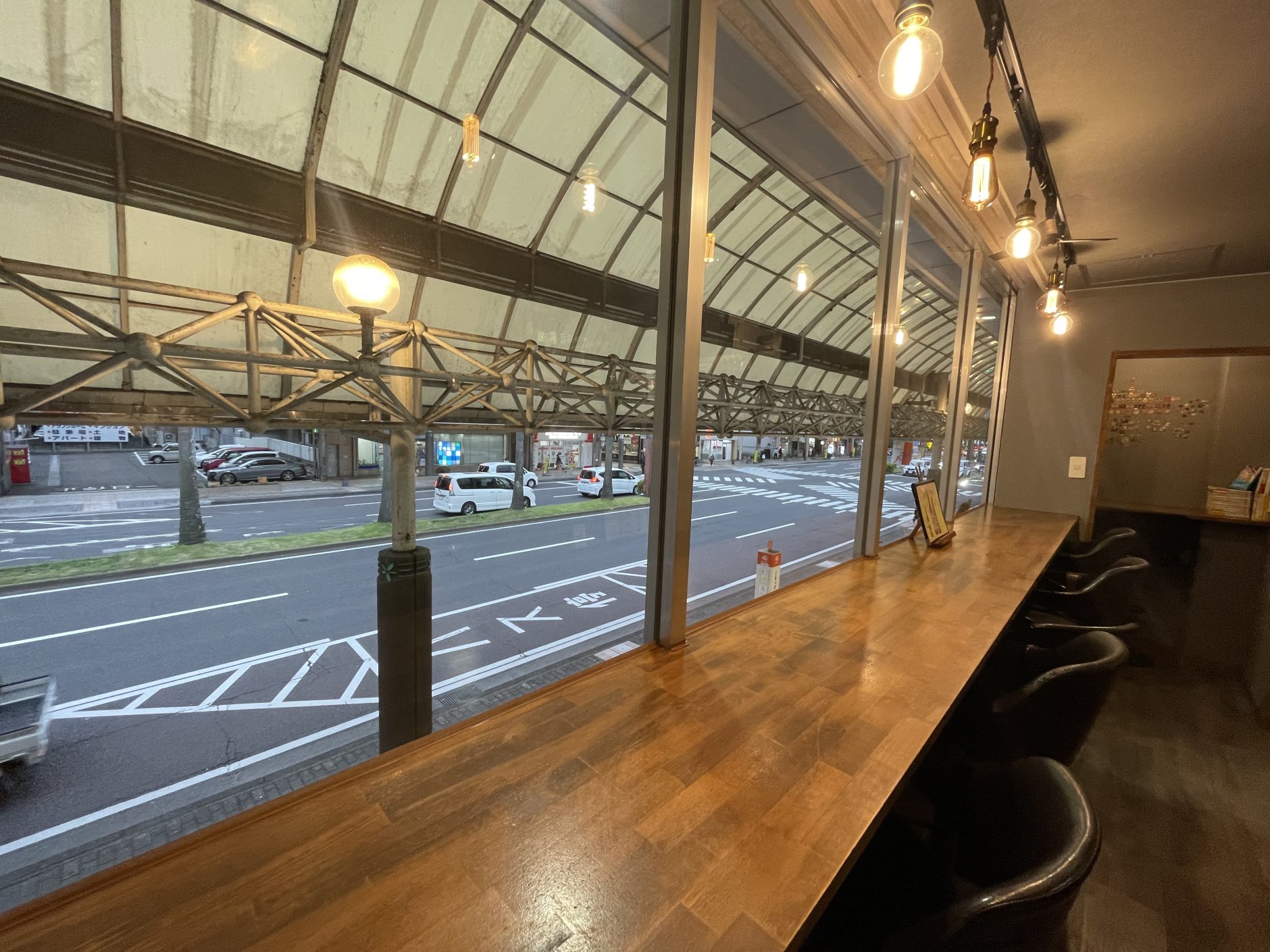 宮崎県宮崎市の隠れ家的空間、「Cafe bar Lion」が1人でも始め…