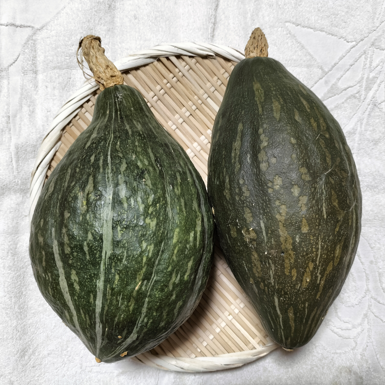 新鮮なメロン・かぼちゃ・トウモロコシセット 北海道上富良野産赤肉メロン秀品 特4サイズ×2玉セット | 北海道