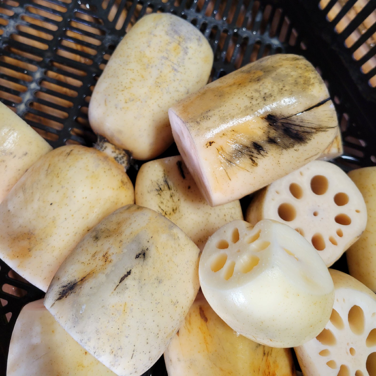 訳ありレンコンB級品4㌔❗ | 野菜/蓮根 産直アウル 農家から直接野菜