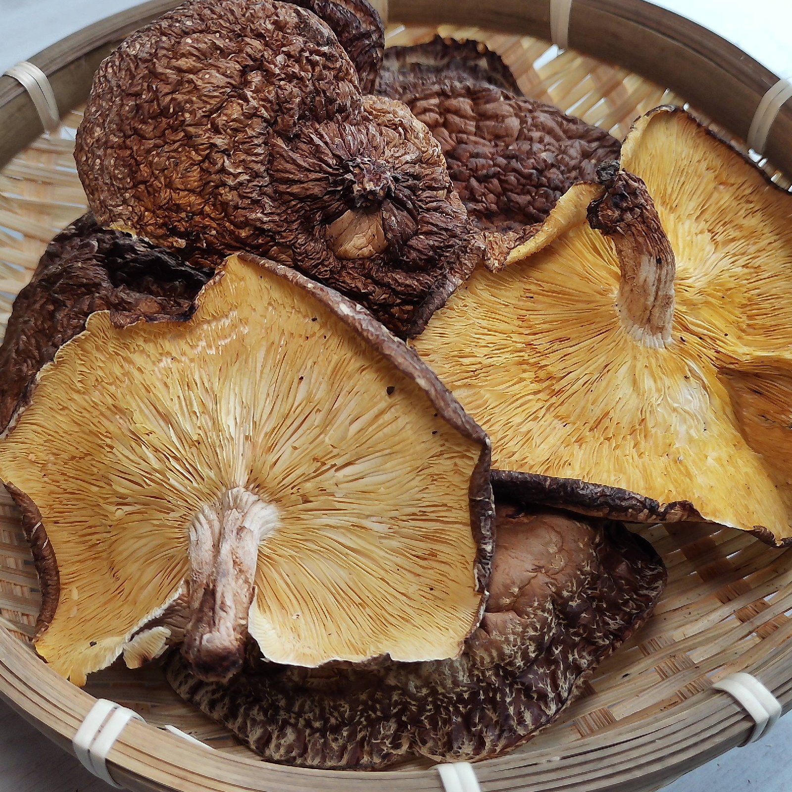 香信（こうしん）徳用 バレ葉 90g（30g✕3個）原木乾しいたけ 大分県