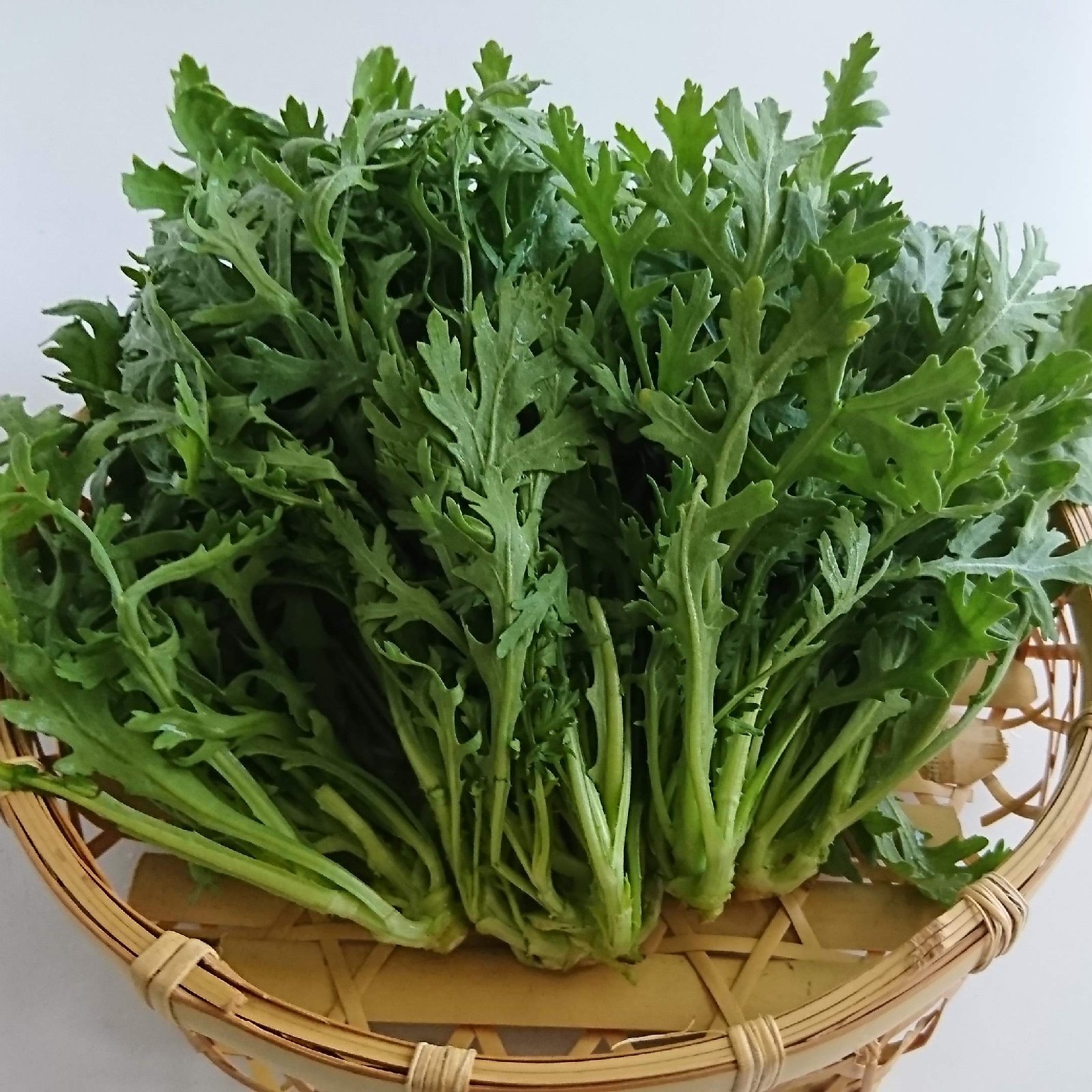 ☆そるる★様相談用【愛媛県産】水菜100サイズ箱いっぱい　春菊 ☆そるる☆様相談用【愛媛県産】水菜100サイズ箱いっぱい 春菊 ショップ