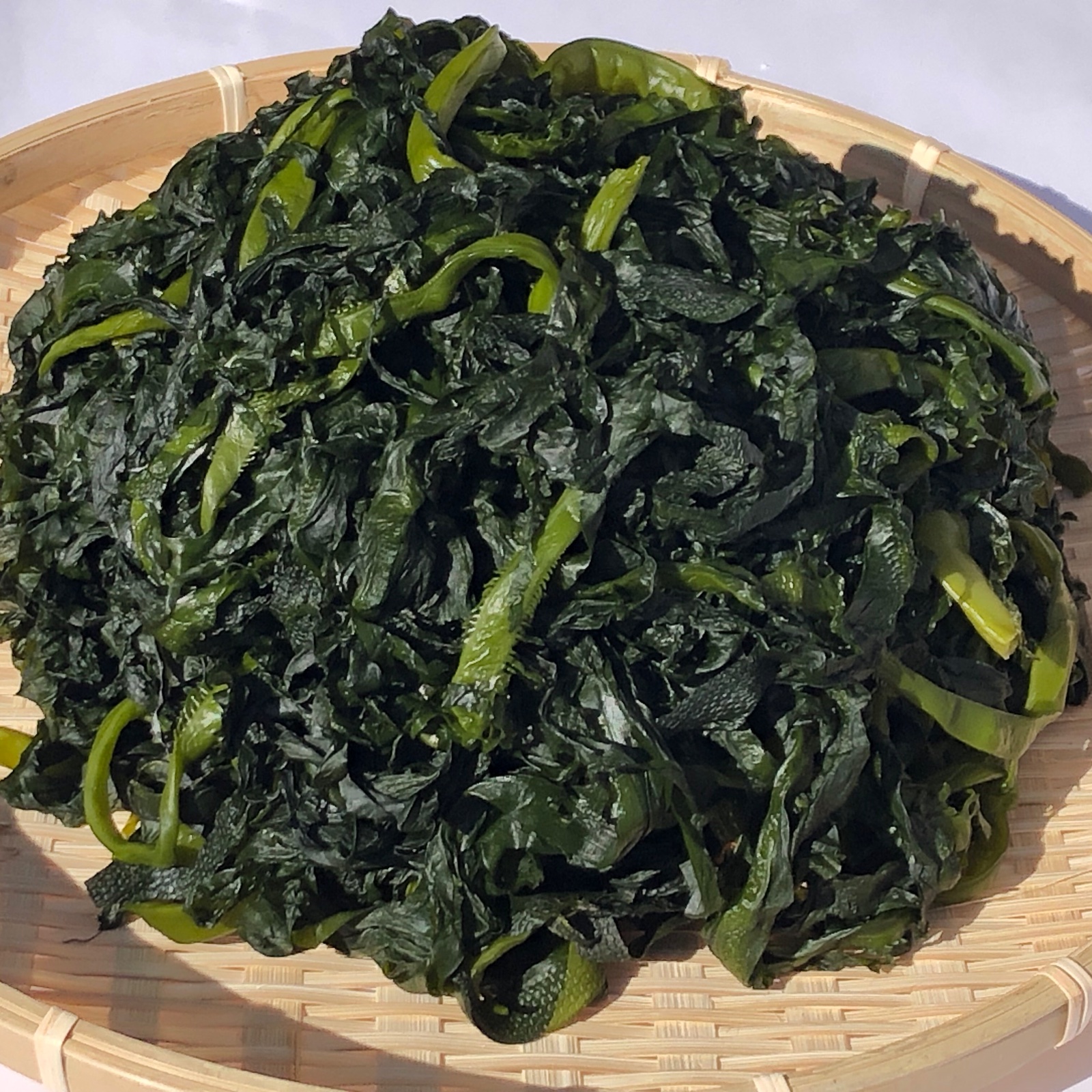 メール便】岩手県たのはた産 塩蔵茎付き新芽わかめ500g | 魚介類/海藻