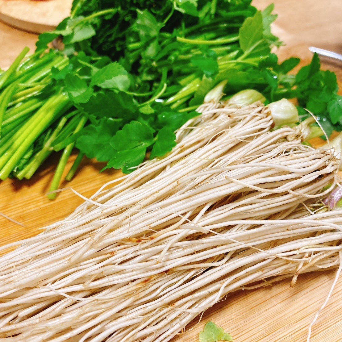 根っこが主役！湯沢市産『三関せり』家庭用1kg | 野菜/その他野菜 産直