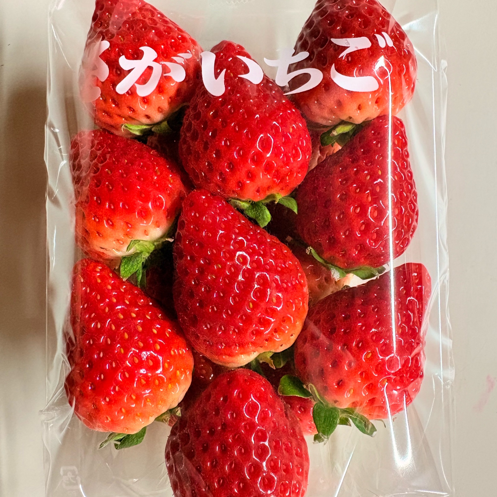 イチゴさん専用① てぃあらふぁーむが届ける「いちごさん」1キロ4パック入り ｜ 果物