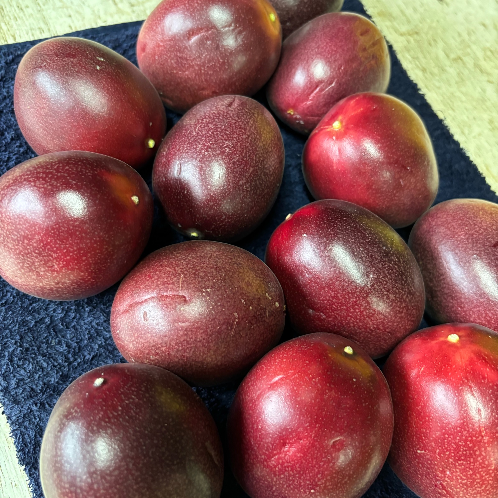 トウメファームのパッションフルーツ100%果汁冷凍3キロ | 果物