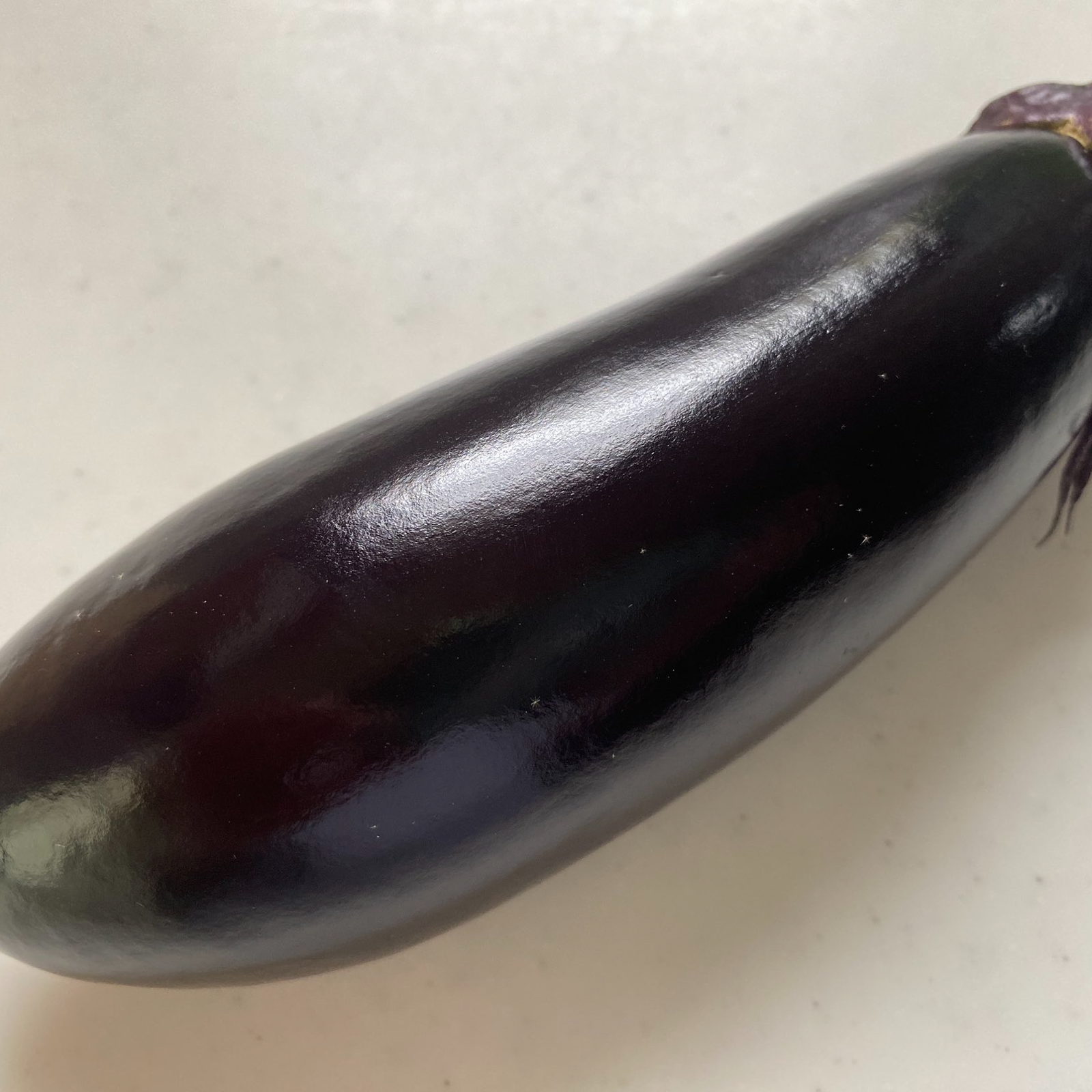 さっぱりとした上品な旨味の「煌めくナス」5kg/36~43本（1箱） | 野菜