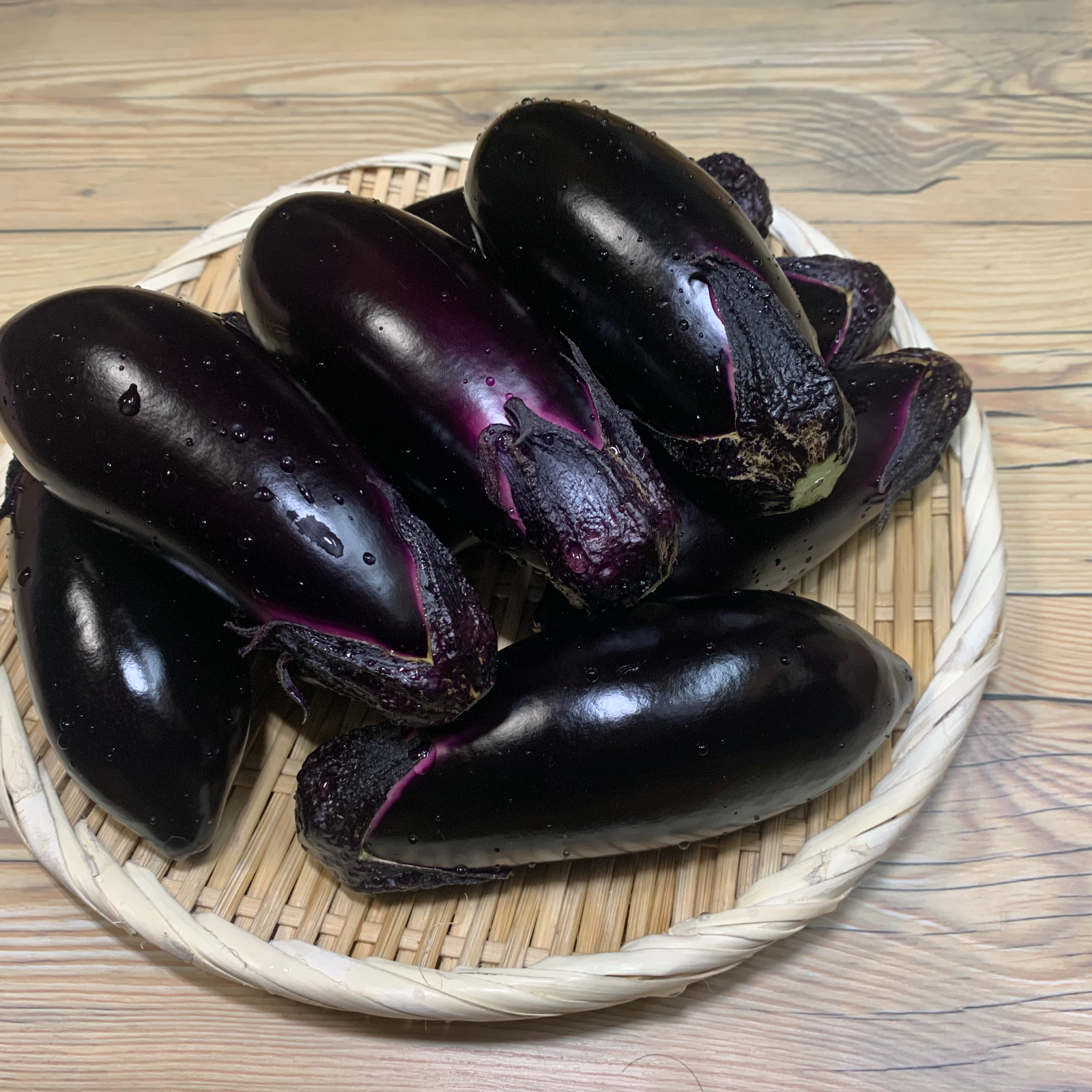 さっぱりとした上品な旨味の「煌めくナス」5kg/36~43本（1箱） | 野菜