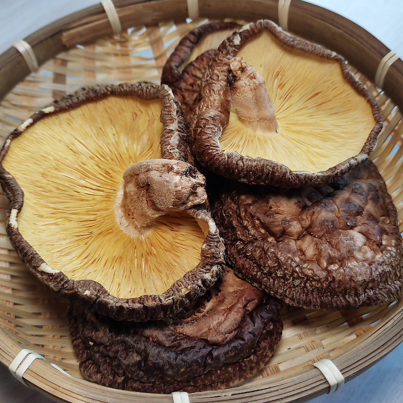 香信（こうしん）大葉 90g（30g✕3個）原木乾しいたけ 大分県国東産