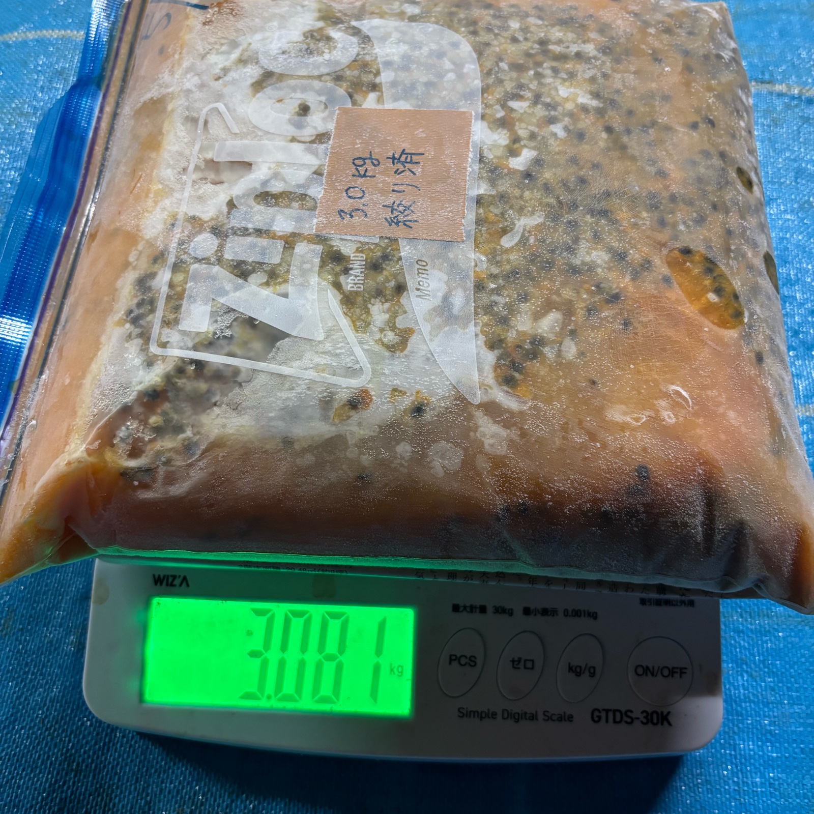 トウメファームのパッションフルーツ100%果汁冷凍3キロ | 果物