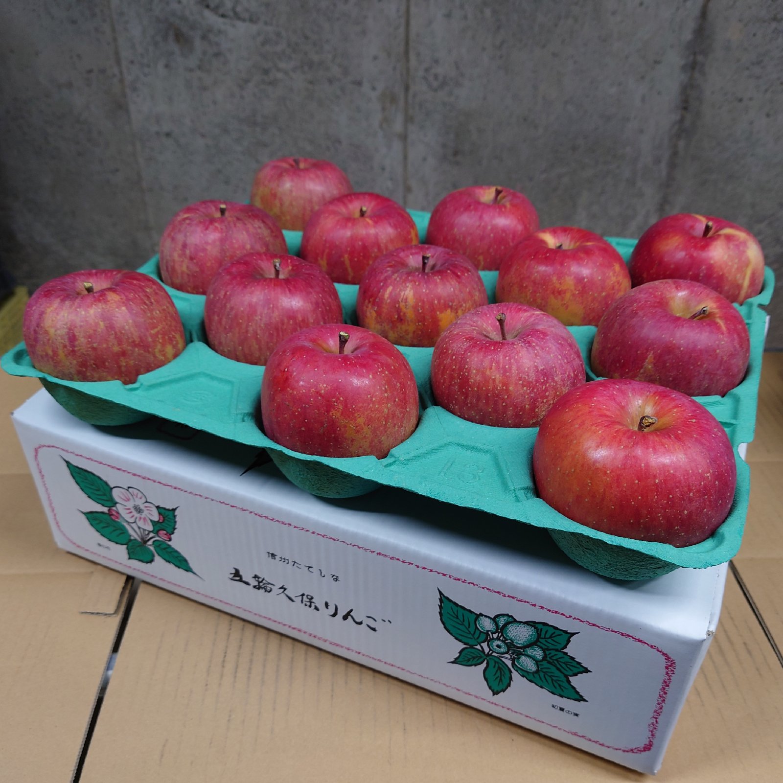 やっちゃんさんが 鷹野りんご園 の 長野県 五輪久保産 ふじ 5kg贈答品