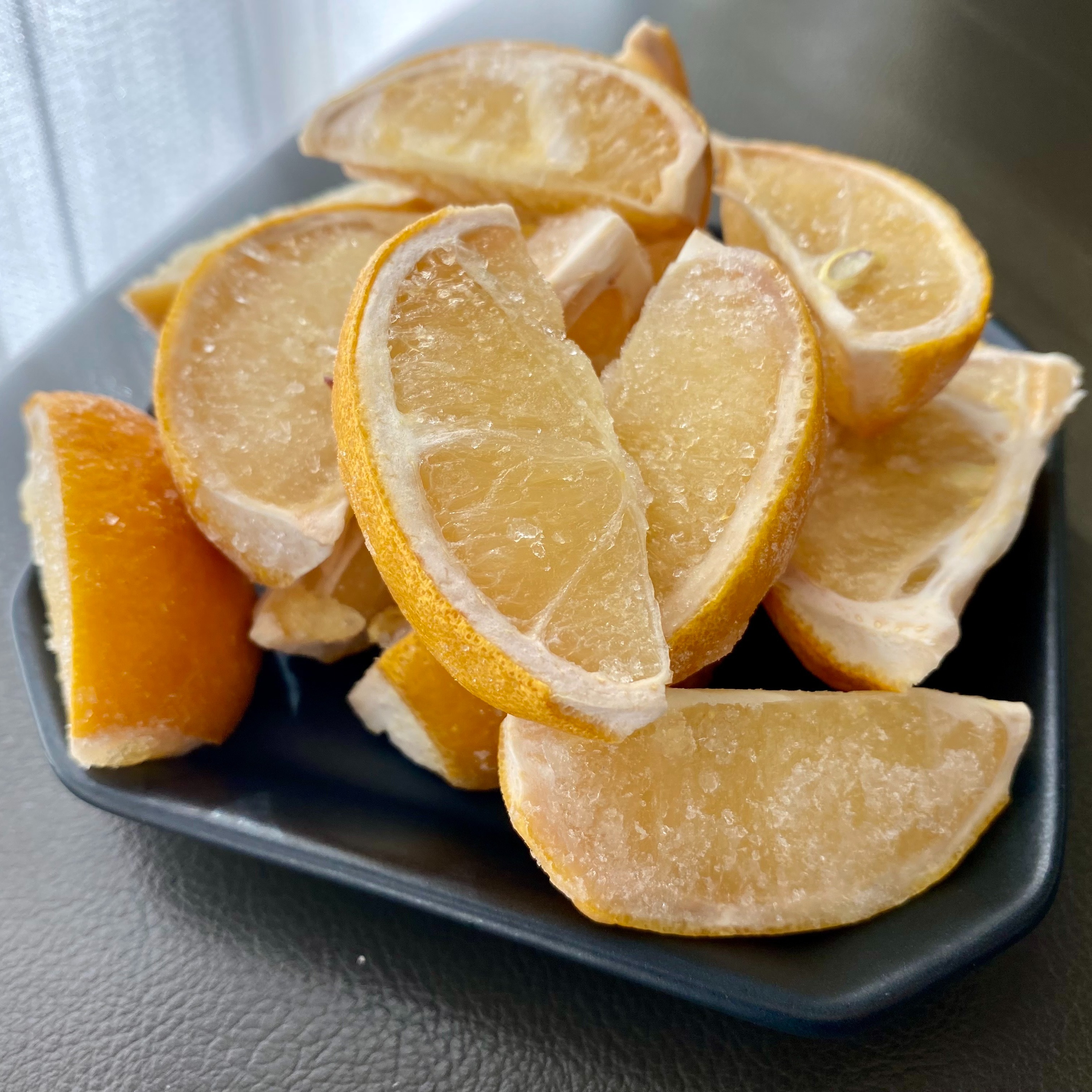 三ケ日果汁あふれる【凍らせ生レモン（くし形カット）】1kg(500g×2袋