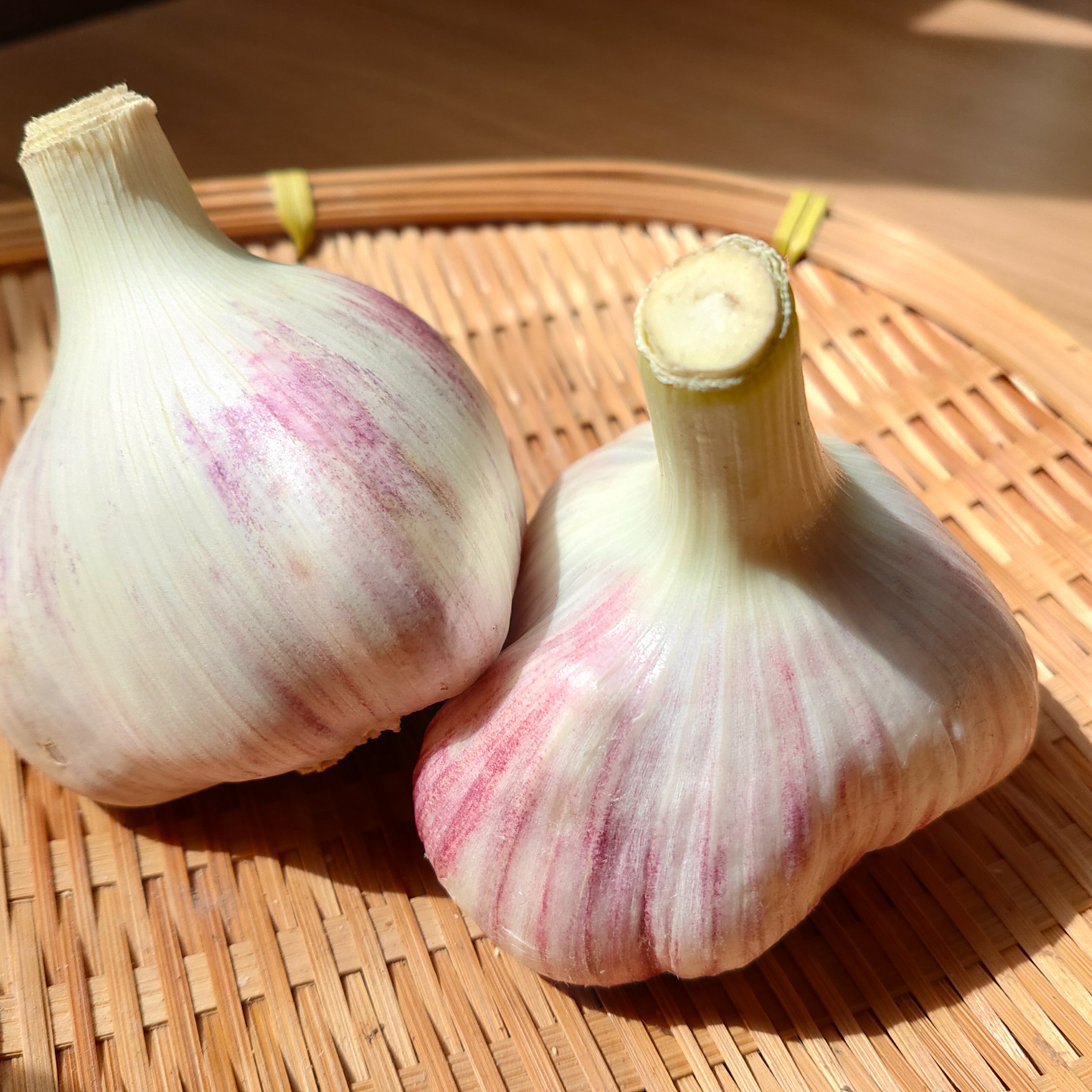 2026年産　北海道産 無農薬 ピンクにんにく 大粒 自家栽培 限定予約受付中】北海道産にんにく1kg 北海道在来種（ピンクにんにく