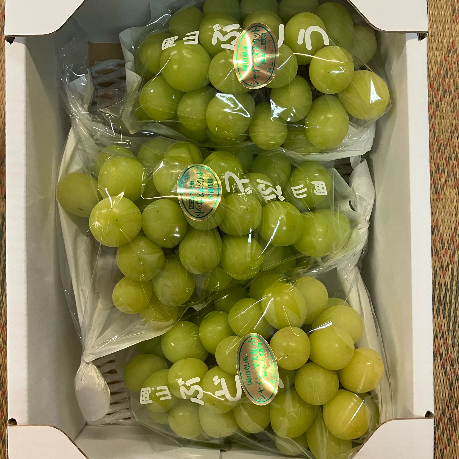 送料無料・朝採り・翌日発送】岡山県産 家庭用 シャインマスカット 2kg